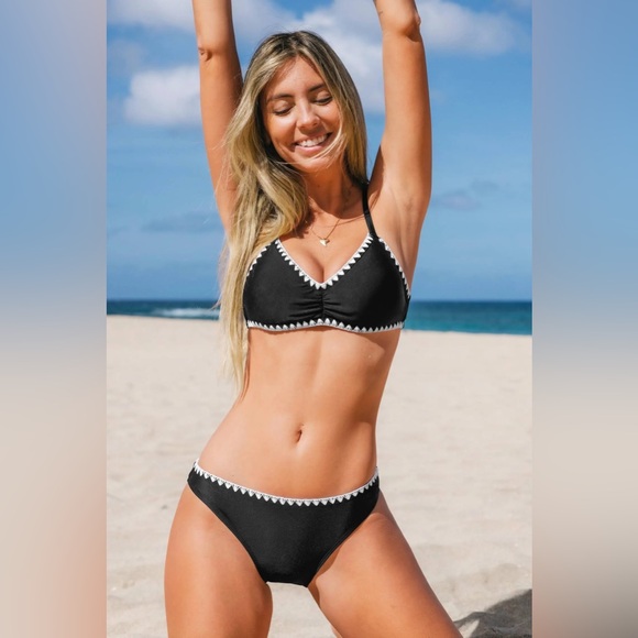 Whipstitch Contrast Bikini - Picture 2 of 7